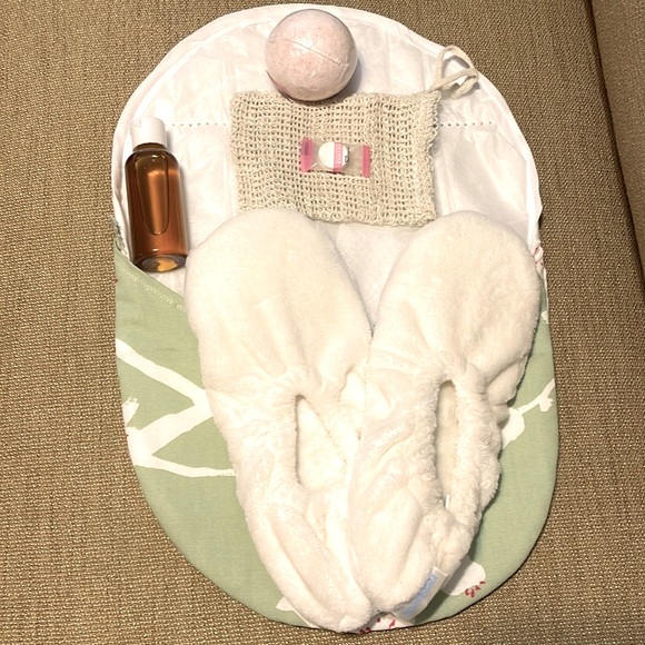 Spa Tote - Picture 2 of 8